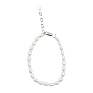 Pearl bracelet with silver chain clasp.