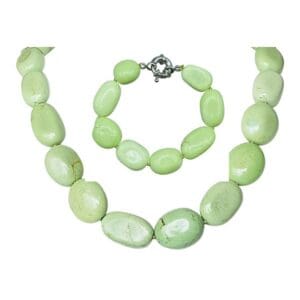 Green stone necklace and bracelet set.