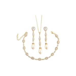 Gold jewelry set with pearls and diamonds.