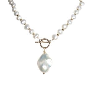 Baroque pearl necklace with toggle clasp