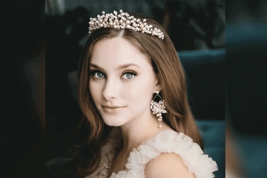 Brunette model with pearl floral tiara and with fair look